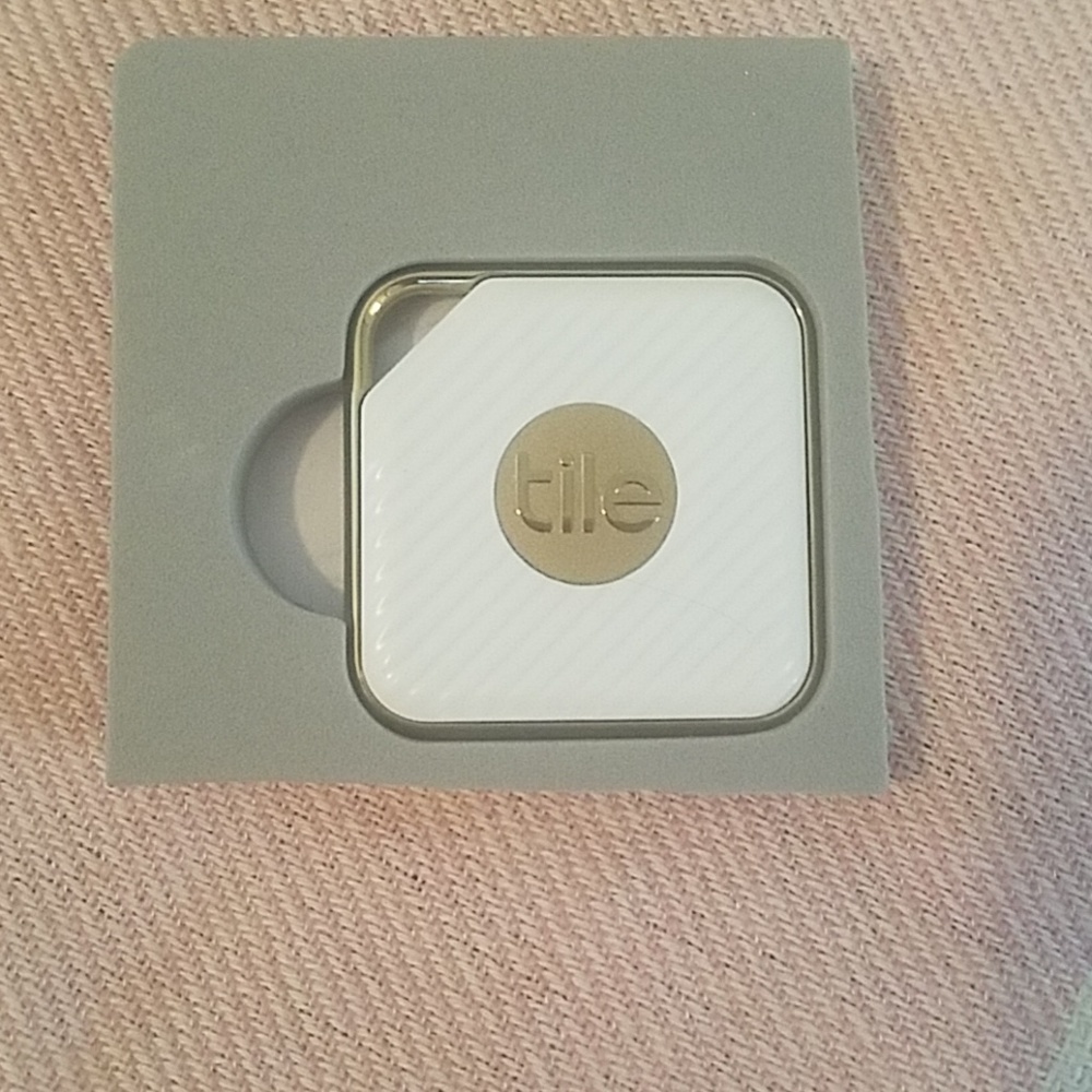 NWOT Tile - phone/key finder